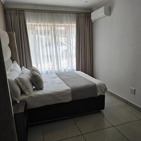 Bonim Guesthouse - Aka Magisha Guesthouse Mbombela ภายนอก รูปภาพ
