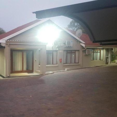 Bonim Guesthouse - Aka Magisha Guesthouse Mbombela ภายนอก รูปภาพ