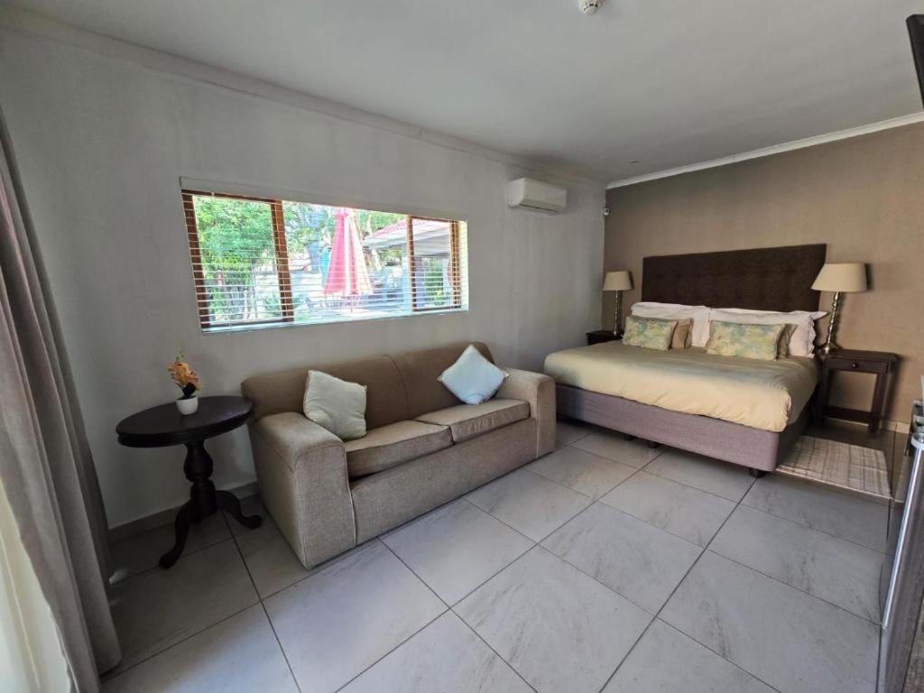Bonim Guesthouse - Aka Magisha Guesthouse Mbombela ภายนอก รูปภาพ
