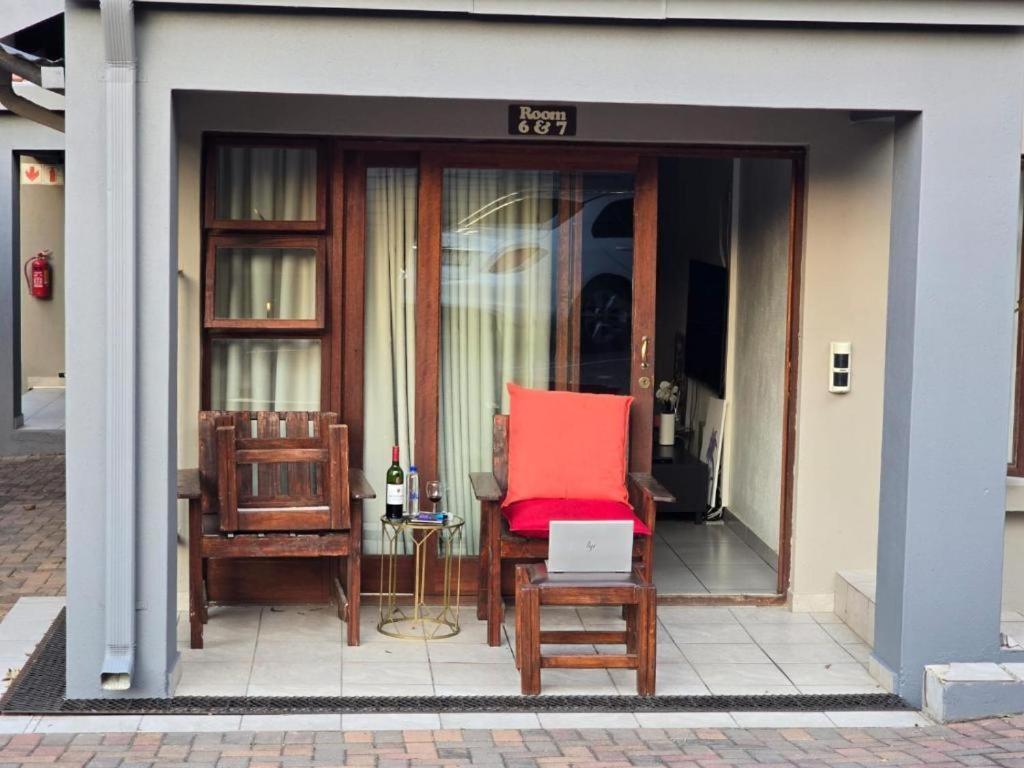 Bonim Guesthouse - Aka Magisha Guesthouse Mbombela ภายนอก รูปภาพ