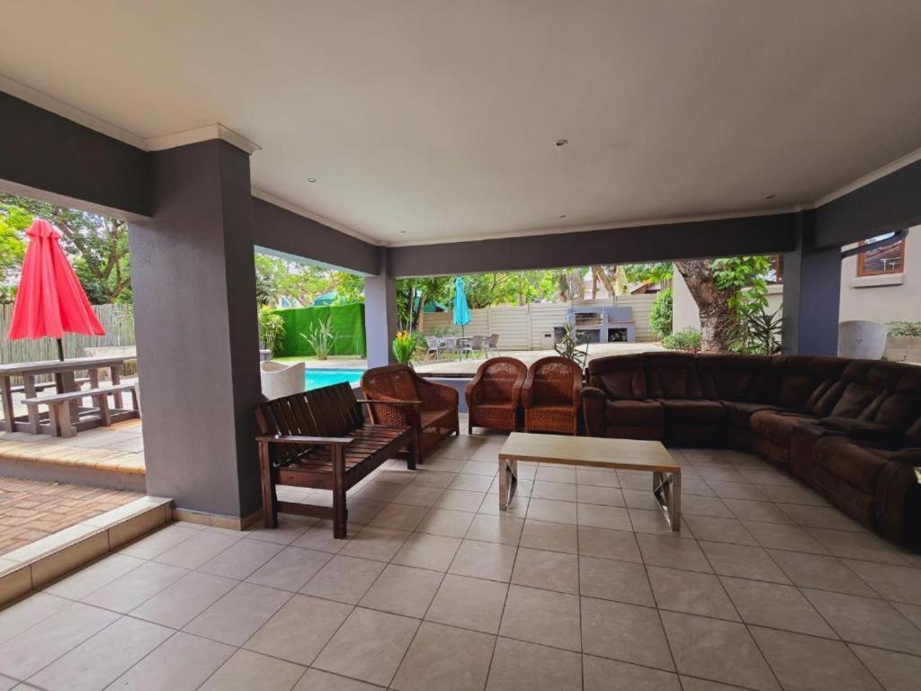 Bonim Guesthouse - Aka Magisha Guesthouse Mbombela ภายนอก รูปภาพ