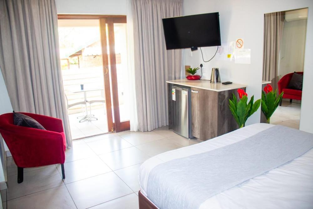 Bonim Guesthouse - Aka Magisha Guesthouse Mbombela ภายนอก รูปภาพ