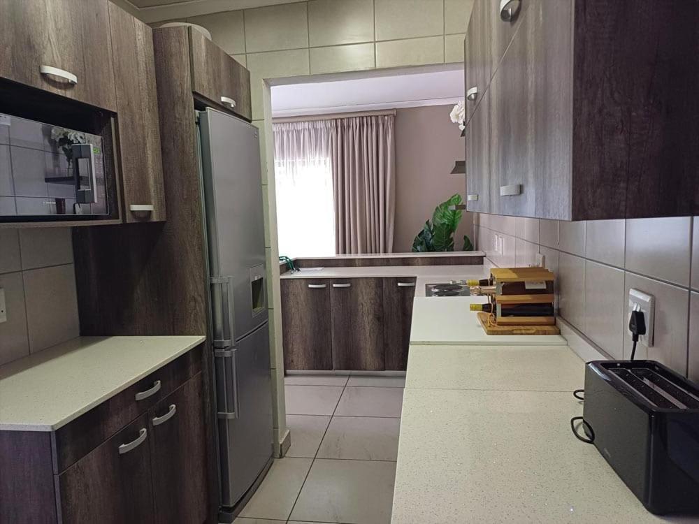 Bonim Guesthouse - Aka Magisha Guesthouse Mbombela ภายนอก รูปภาพ